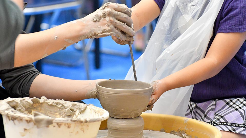 陶芸体験コーナー(14～19日)