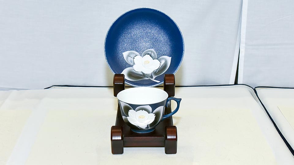 1位　伊万里鍋島焼　大秀窯